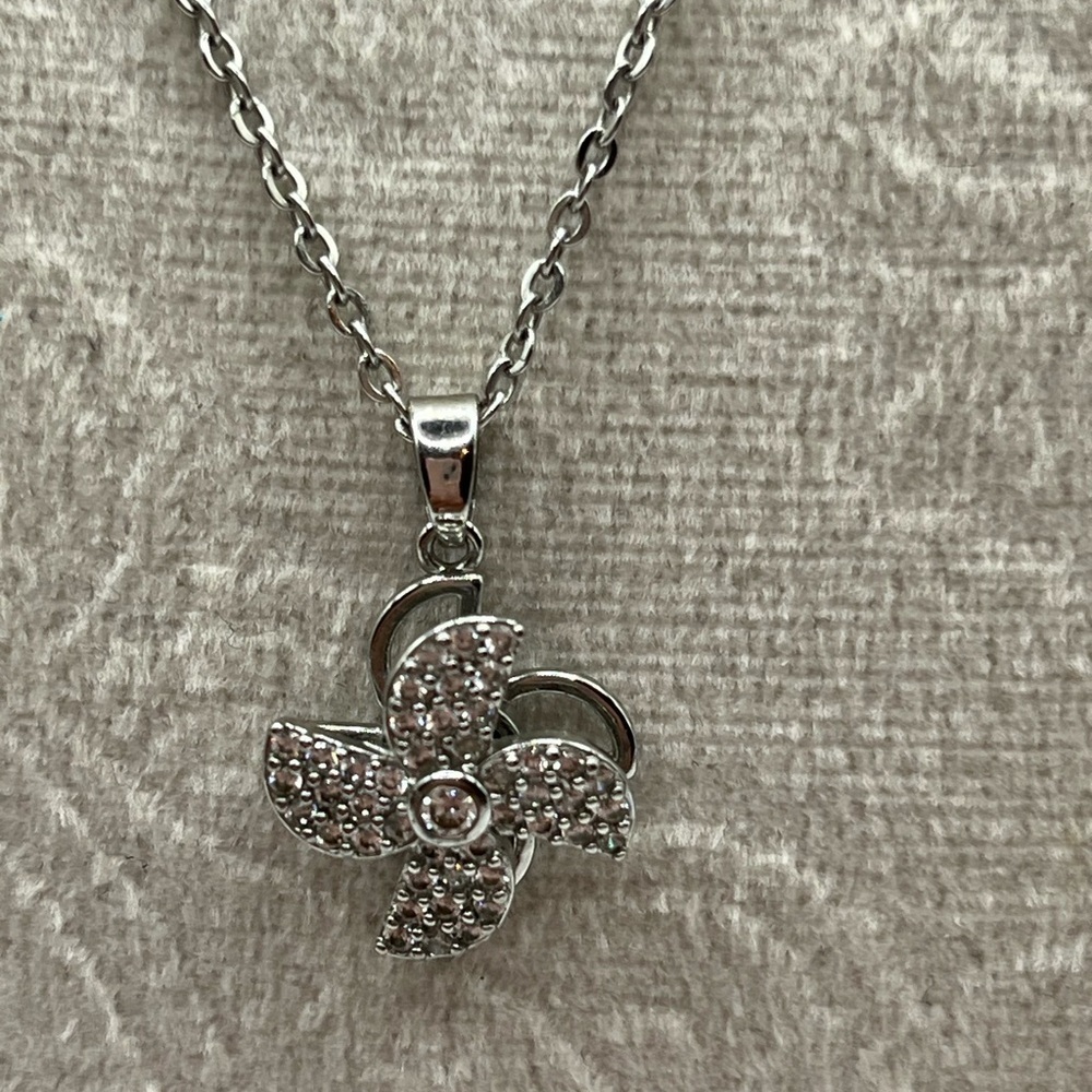 Fan Flower Spinning Windmill And Rhinestones Necklace Stainless Steel